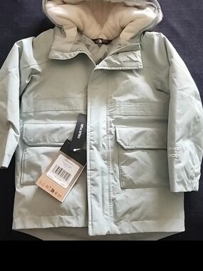 IThe North Face Kid’s Sage Green Insulated Hooded Puffer Coat 2 2t
